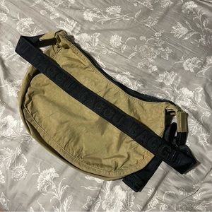 BAGGU medium crescent bag in khaki